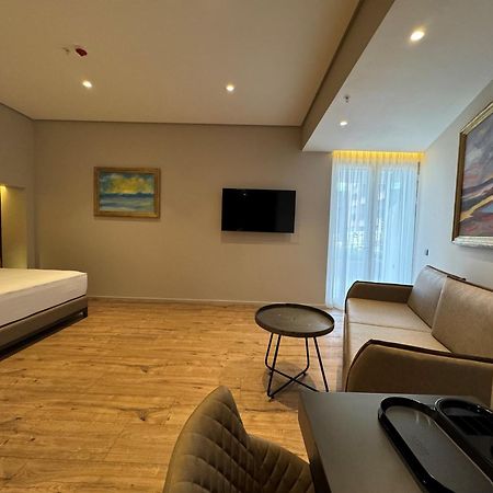 Arka Art Hotel Tirana Exteriér fotografie A room at the hotel