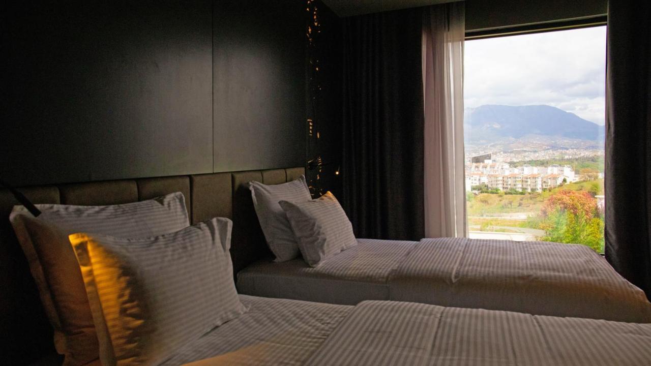 Arka Art Hotel Tirana Exteriér fotografie A room at the hotel