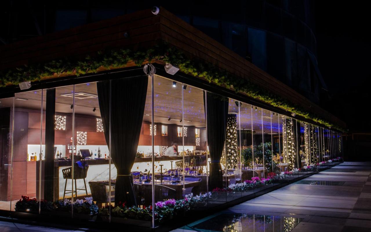 Arka Art Hotel Tirana Exteriér fotografie The restaurant at night