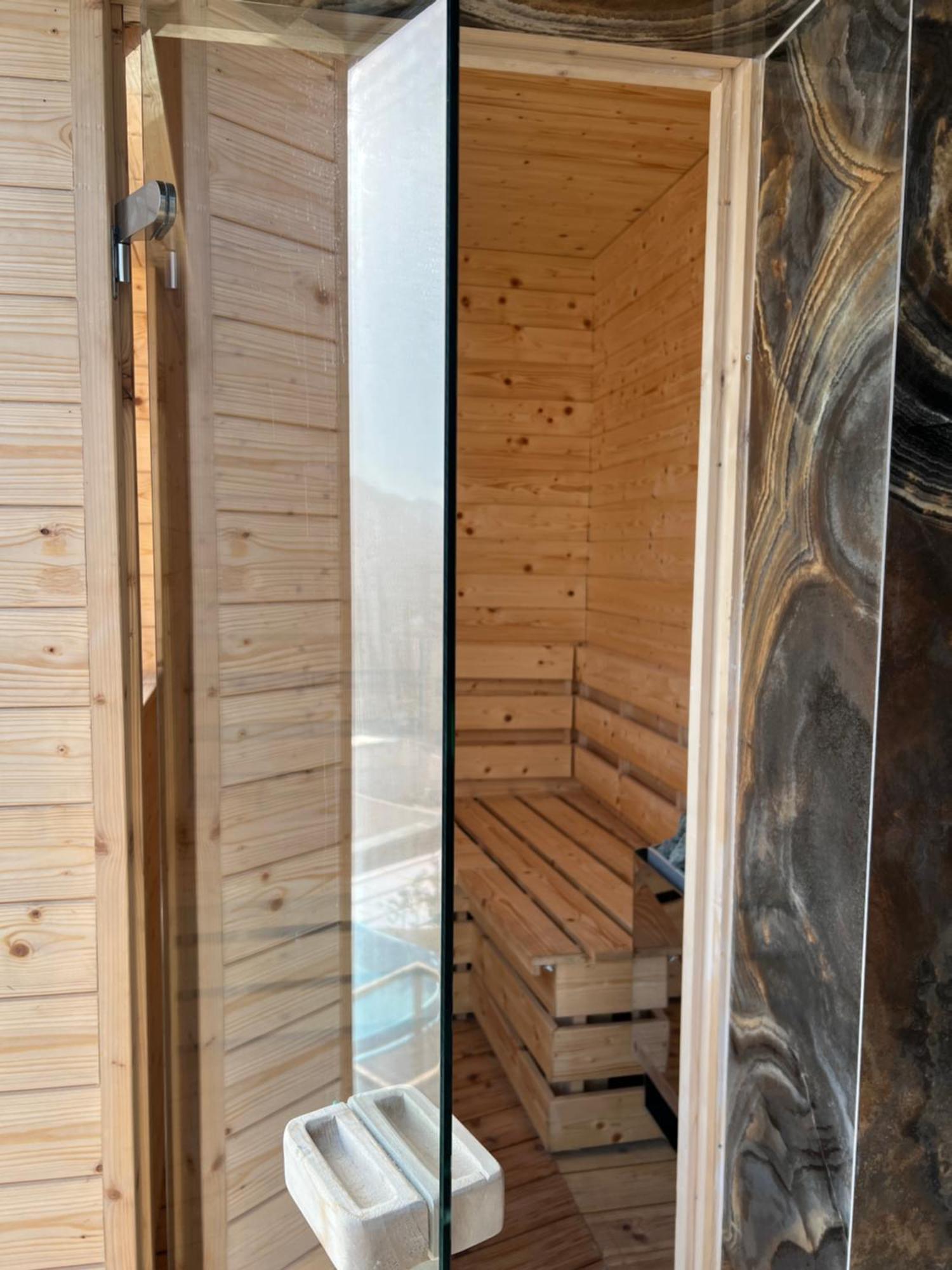 Arka Art Hotel Tirana Exteriér fotografie A modern Finnish sauna