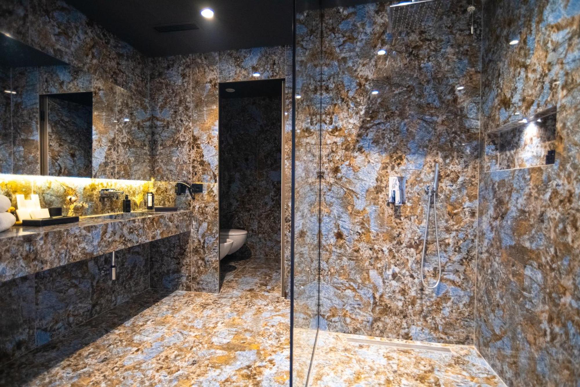 Arka Art Hotel Tirana Exteriér fotografie Bathroom in the hotel