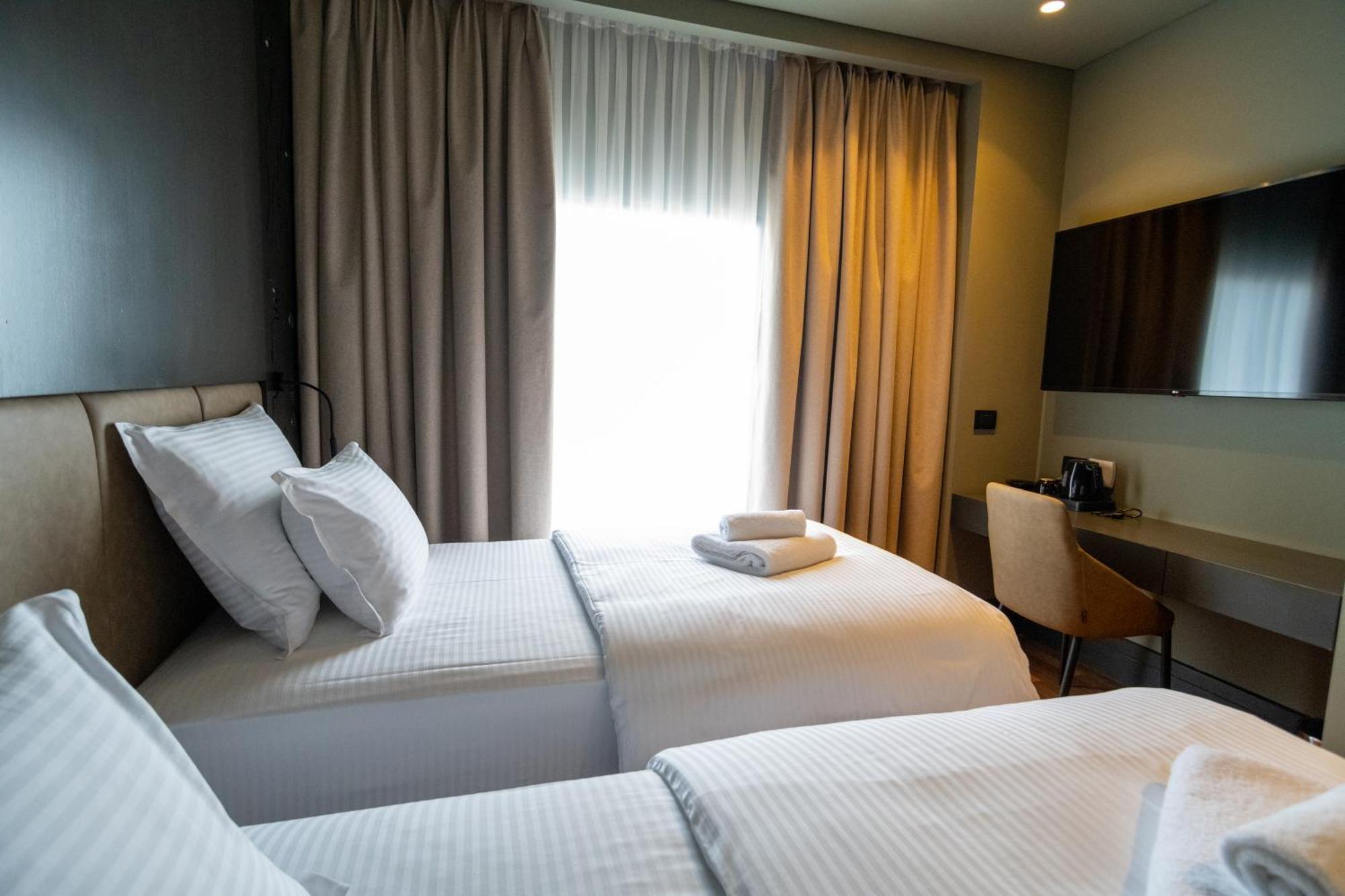 Arka Art Hotel Tirana Exteriér fotografie A room at the hotel