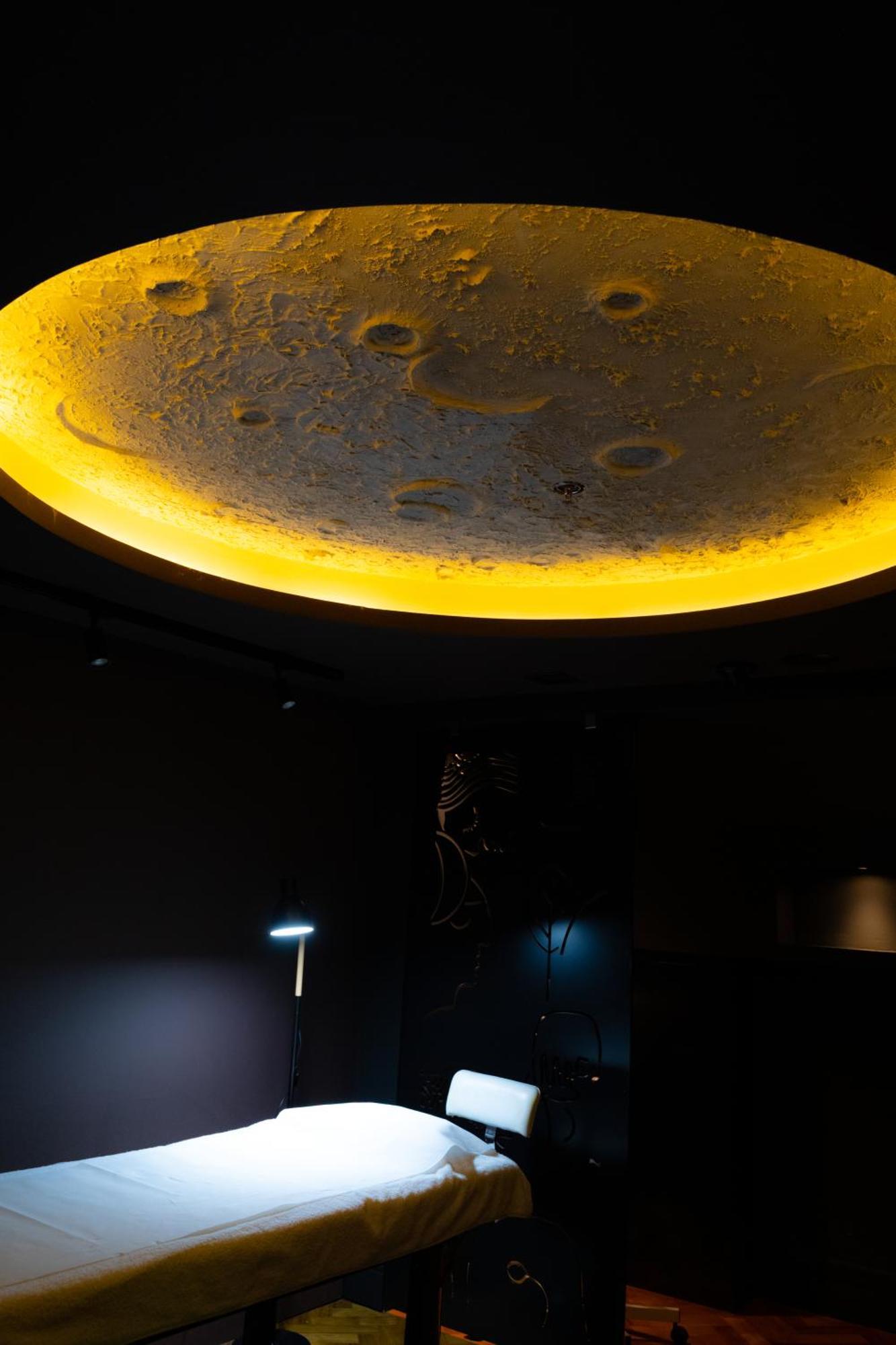 Arka Art Hotel Tirana Exteriér fotografie The ceiling of the chapel
