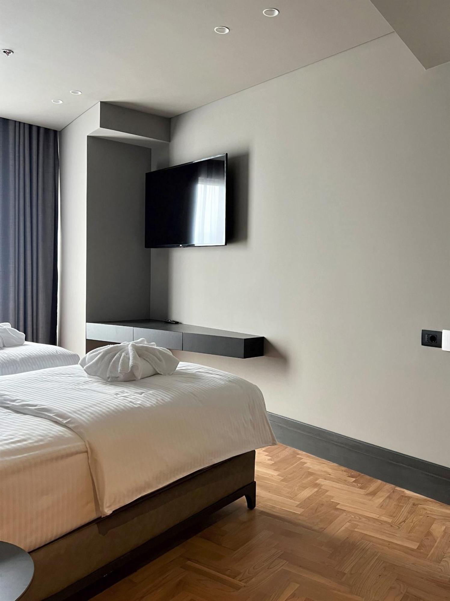 Arka Art Hotel Tirana Exteriér fotografie A room at the hotel