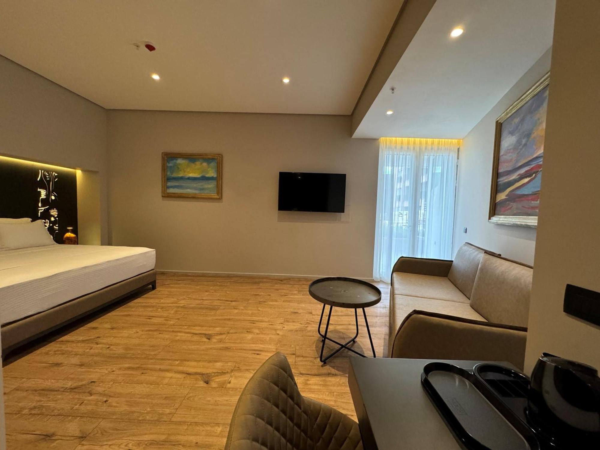 Arka Art Hotel Tirana Exteriér fotografie A room at the hotel